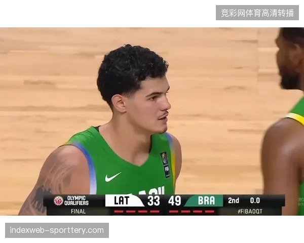 巴西队攻防转换节奏存在结构性失衡，年轻锋线与后场衔接出现明显断层